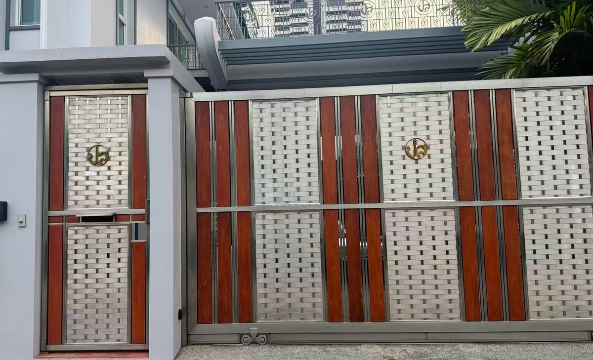 ให้เช่าสุขุมวิท อโศก ทองหล่อ : 🌈บ้านพูลวิลล่าเดี่ยว 3 ชั้น  พร้อมสระว่ายน้ำ 🎤