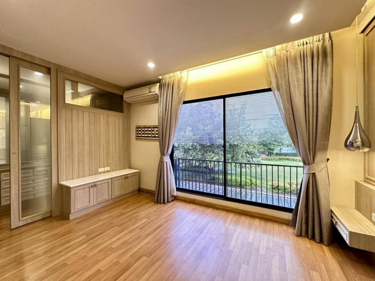 For RentTownhomeChaengwatana, Muangthong : Townhome for rent, The Connect 41 Chaengwattana - Tiwanon, near Impact Muang Thong Thani, only 5 minutes.