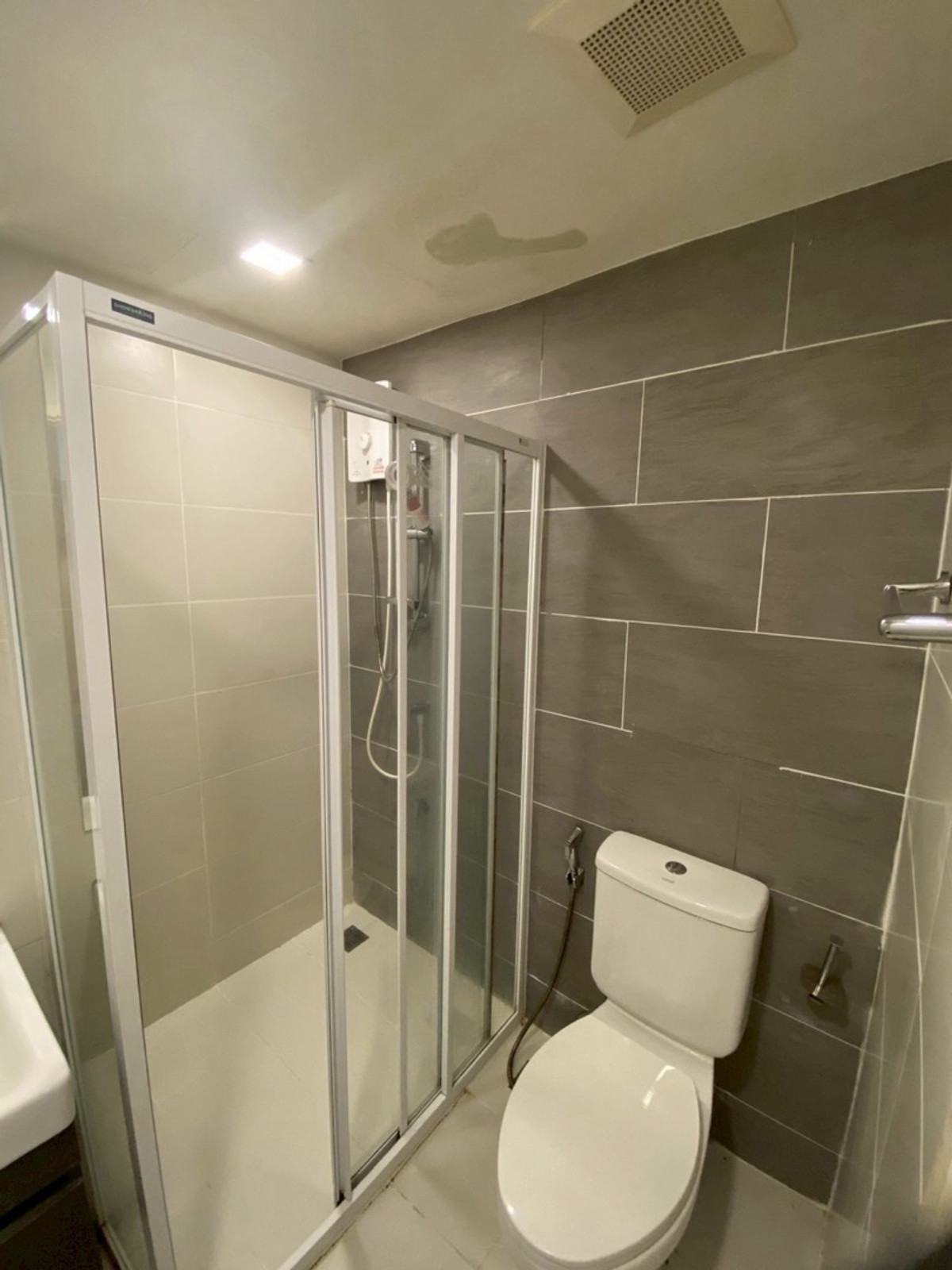 For RentCondoLadprao, Central Ladprao : atmoz ladprao15 good price ready to move in