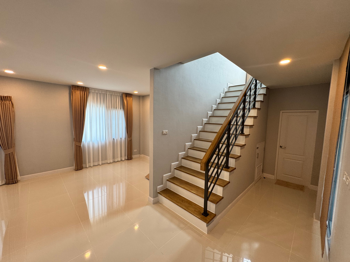 For RentHouseVipawadee, Don Mueang, Lak Si : 2-story detached house with furniture, beautifully decorated, for rent in Don Mueang-Vibhavadi area. Near Don Mueang Airport, only 3 km.