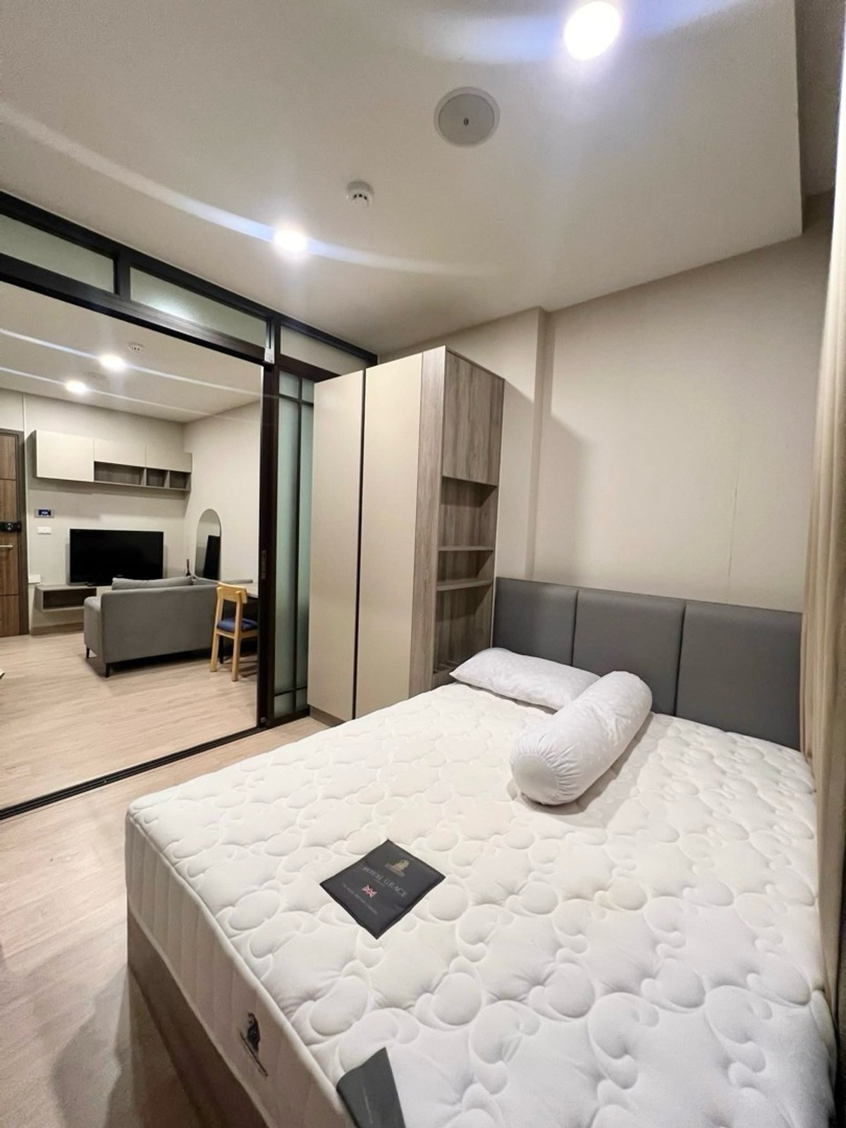 ให้เช่าคอนโดแจ้งวัฒนะ เมืองทอง : คอนโด 2 ห้องนอน ใกล้ ศูนย์ราชการแจ้งวัฒนะ / รถไฟรถไฟฟ้า  ราคาดีมาก 🔥🔥
📍โครงการ : The Cube North แจ้งวัฒนะ 12 
🚝 ใกล้ : MRT สถานีแจ้งวัฒนะ 14 เพียง 350 เมตร
💵 ราคาเช่า : 11,500 บาท / เดือน