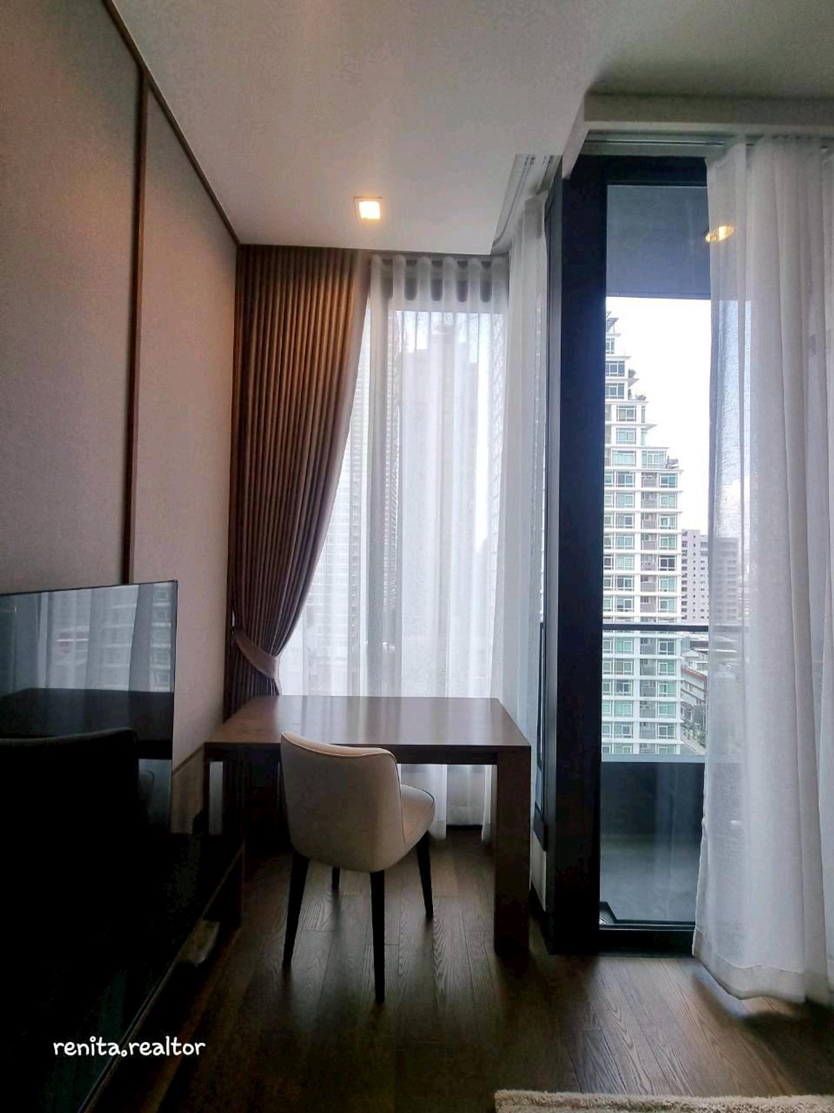 ให้เช่าคอนโดสุขุมวิท อโศก ทองหล่อ : ปล่อยเช่าคอนโดหรู AESTIQ Thonglor – ห้องสวย เลี้ยงสัตว์ได้ (Pet-Friendly) ใจกลางทองหล่อ! 🐾✨48,000 บาท 40 ตรม. 1 นอน