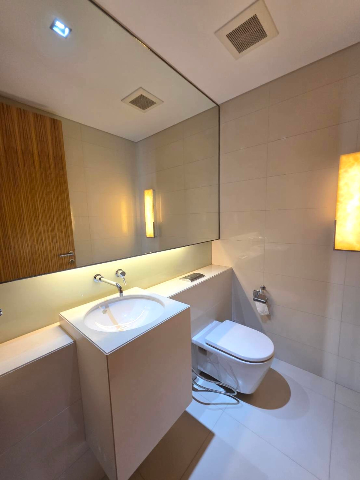 คอนโดสุขุมวิท อโศก ทองหล่อ : Domus Sukhumvit 16: 2+1 bed 3bath 167sqm. Sell: 45,000,000 Rent: 110,000/mth. Am: 0656199198