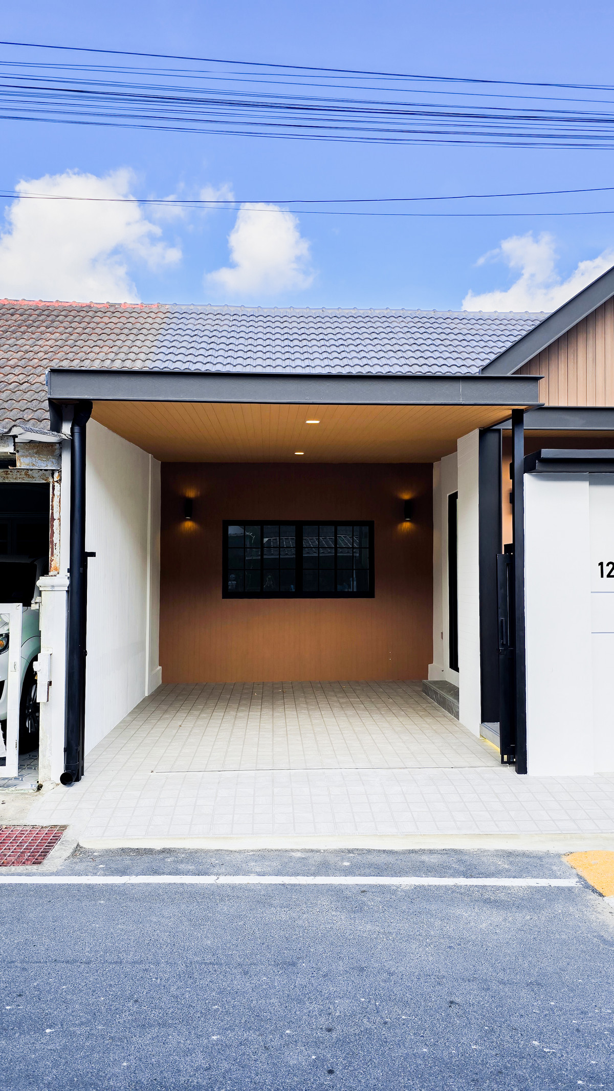 ขายภูเก็ต : หลุดจอง บ้านรีโนเวทใหม่ สวยมาก หิ้วกระเป๋า เข้าอยู่ได้เลย หมู่บ้านธินวุฒิ 3 ถนน ขวาง วิชิต-ฉลอง