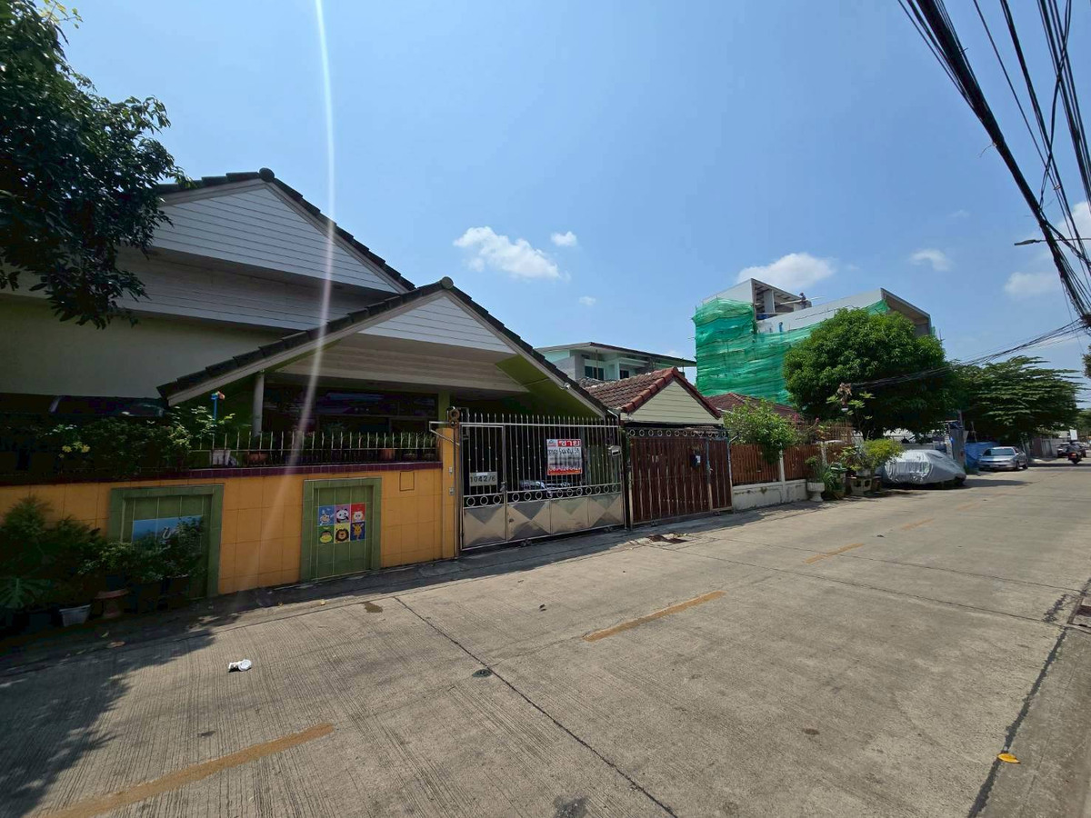 For SaleHouseOnnut, Udomsuk : Single house for sale, Sukhumvit 101, shady, suitable for living, near BTS Bang Chak (N.2041)