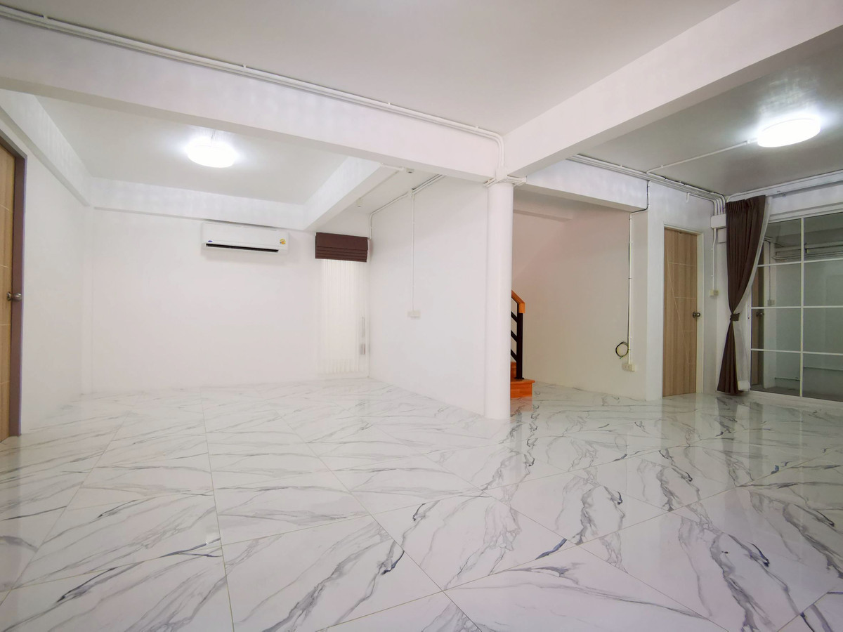 For RentHouseChokchai 4, Ladprao 71, Ladprao 48, : 2-story house, good location, beautifully decorated, for rent in Lat Phrao-Chokchai 4 area, near BTS Phawana, only 1.3 km.