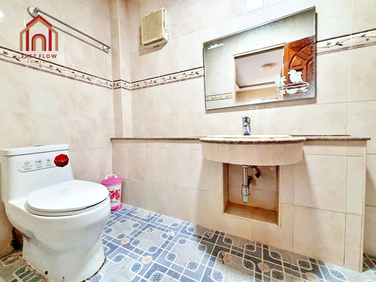 For RentPathum Thani,Rangsit, Thammasat : Twin house for rent, Burirom, 36 sq m, Rangsit, Khlong 4, kitchen addition, Phra Ong Chao Sai Road. Single house mood Sawai Pracharat Road MAY