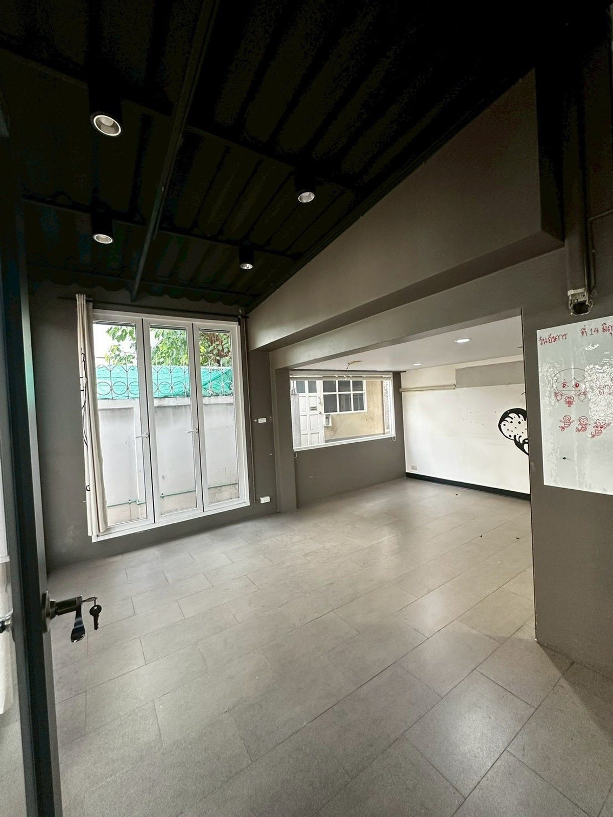 ให้เช่าบ้านโชคชัย4 ลาดพร้าว71 : ᚱ ให้เช่า โฮมออฟฟิศ ✅ห้องทำงาน 4–5 ห้อง 151 ตร.ว. 🔥ที่จอดรถ 8–10 คัน🔥บ้านเดี่ยว 2 ชั้น เดินเพียง 2 นาทีถึง MRT ลาดพร้าว