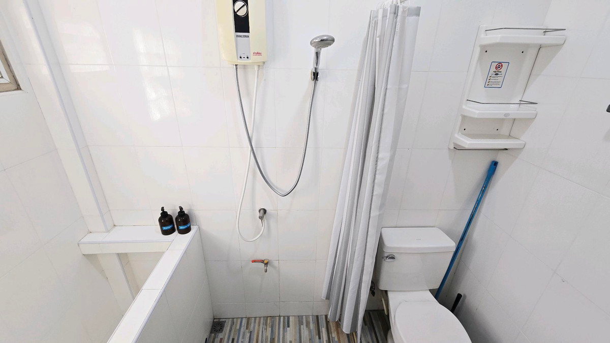 ให้เช่าทาวน์โฮมวงเวียนใหญ่ เจริญนคร : 📣 For Rent | Townhome 2 ชั้น ใกล้ BTS กรุงธนบุรี (ซอยเจริญนคร 18)
🏡 บ้านรีโนเวทใหม่ แต่งครบ พร้อมอยู่ ใกล้ไอคอนสยาม ใกล้สาทร