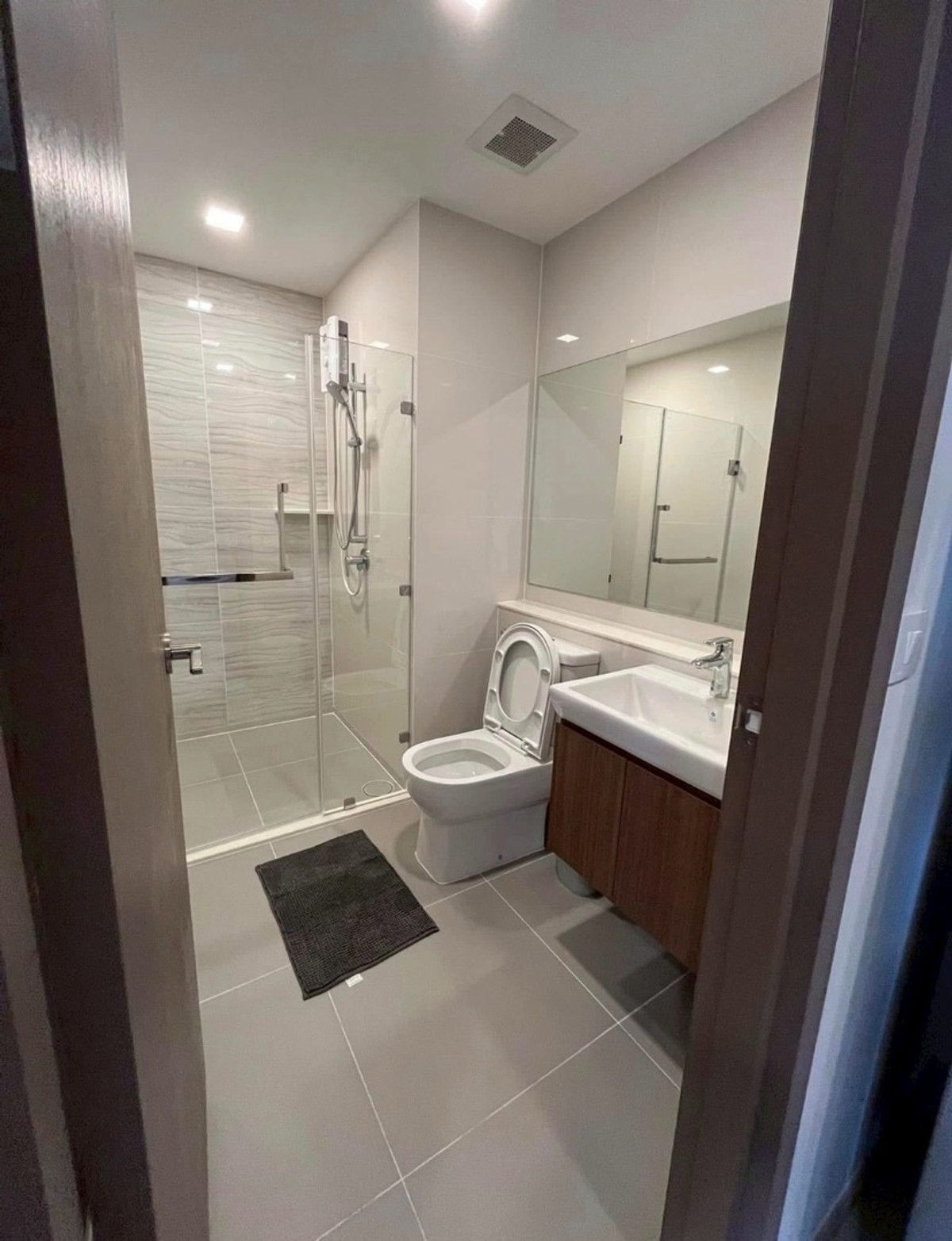 ให้เช่าคอนโดลาดพร้าว เซ็นทรัลลาดพร้าว : ให้เช่า คอนโด LIFE พหลโยธิน-ลาดพร้าว 
ตรงข้ามห้าง เซ็นทรัลลาดพร้าว 
