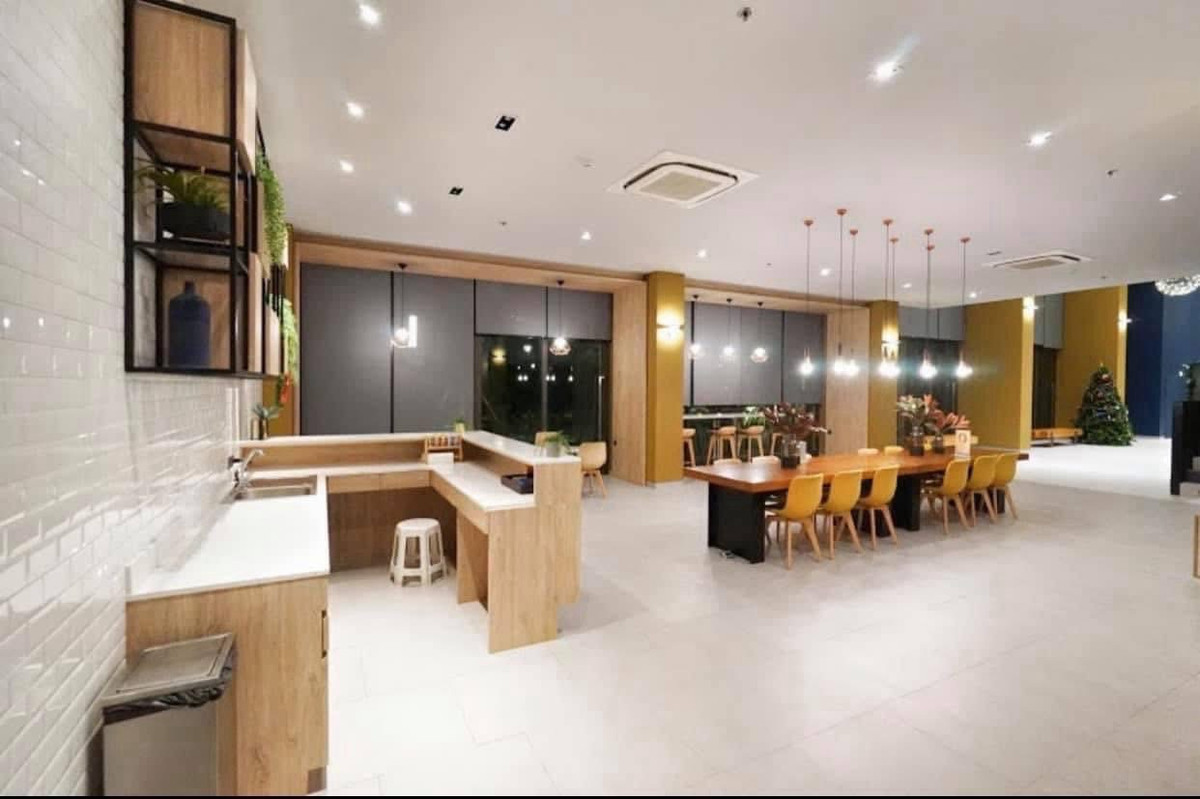 ให้เช่าคอนโดพระราม 9 เพชรบุรีตัดใหม่ RCA : Lumpini Suite เพชรบุรี-มักกะสัน 27 ตรม. เฟอร์ครบ 15000 บาท