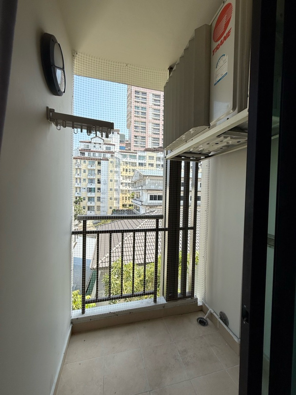 ให้เช่าคอนโดเกษตรศาสตร์ รัชโยธิน : ให้เช่า ศุภาลัย ซิตี้ รีสอร์ท รัชโยธิน-พหลฯ 32 สตูดิโอ 32 ตร.ม. ครัวปิดติดระเบียง ชั้น 4 แดดไม่ร้อน  ใกล้ BTS เสนานิคม