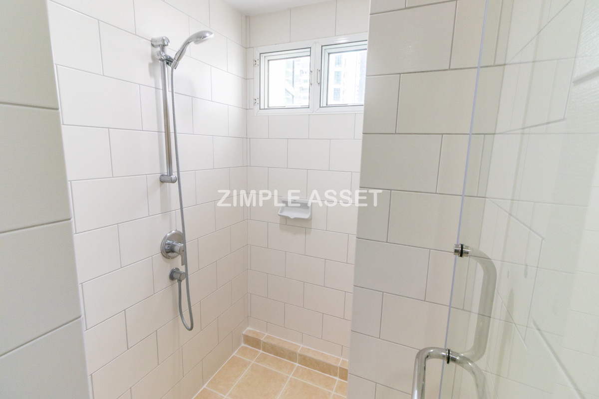 For RentSukhumvit, Asoke, Thonglor : Line ID: @zimple_asset  A luxurious residential in Sukhumvit 24. Fully furnished with complete facilities, offering a comfortable “home-like” atmosphere in a prime location with convenient access to BTS and shopping center. Pet friendly🐶