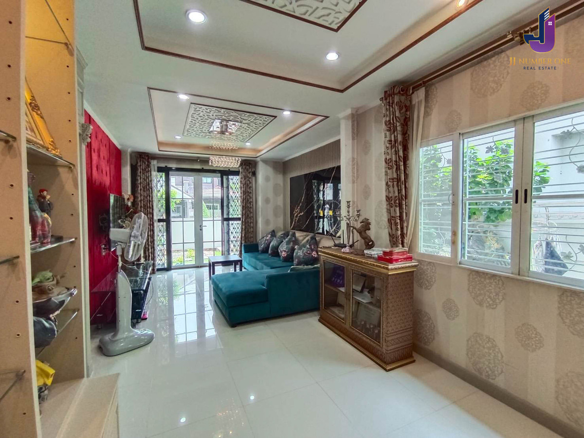 ขายบ้านลาดกระบัง สุวรรณภูมิ :  ขายบ้านเดี่ยว ภัทรา วงแหวน–อ่อนนุช  3 ห้องนอน 3 ห้องน้ำ เนื้อที่ 57.4 ตร.ว. พื้นที่ใช้สอย 160 ตร.ม.  บ้านเลขที่มงคลสุดหายาก 33/33