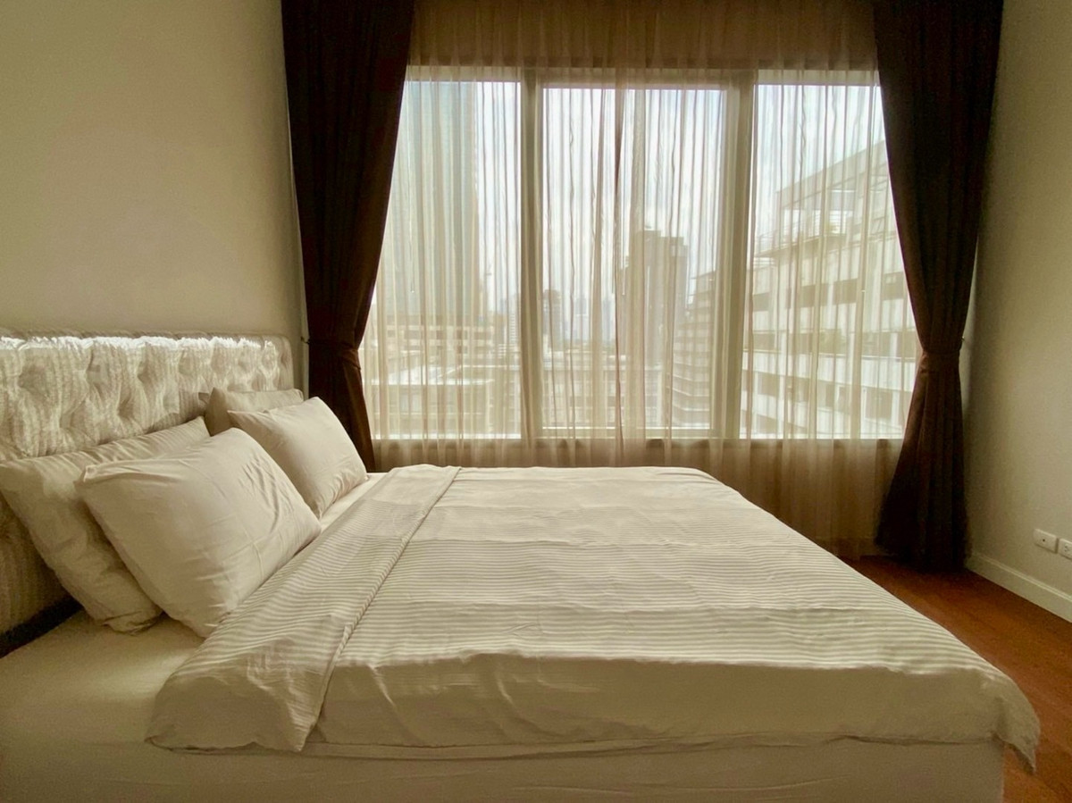 CondoWitthayu, Chidlom, Langsuan, Ploenchit : Spacious 2 Bedroom Luxury Condo in Ratchadamri Near Lumpini Park Ideal for Investment and High Rental Demand