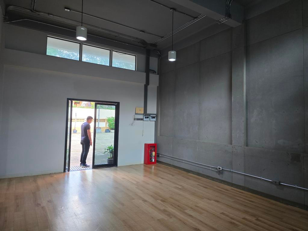 For RentWarehouseAri,Anusaowaree : Ground floor area, service business, product storage, 50-70 sq m., 200-250 baht per sq m. Saphan Khwai