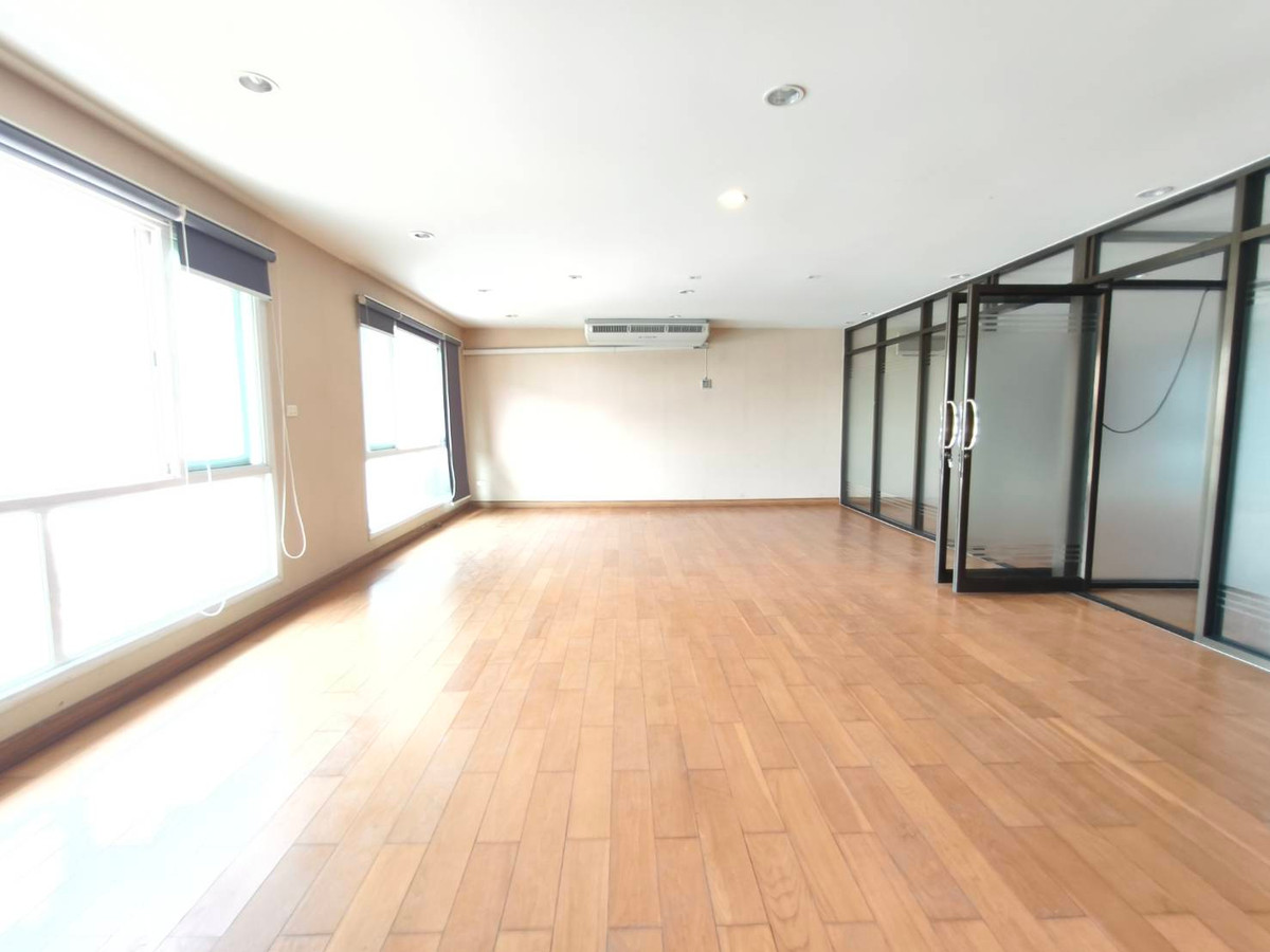 Home OfficeLadkrabang, Suwannaphum Airport : For sale/rent 4-story home office next to The Terminal Suvarnabhumi project, has a built-in elevator, near Suvarnabhumi Airport.