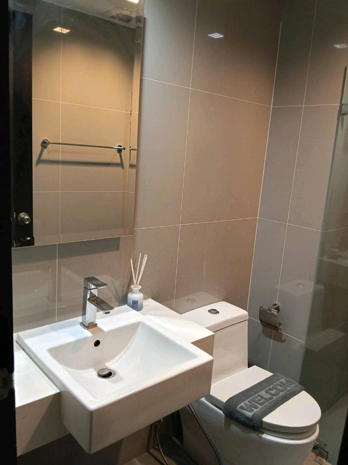 ให้เช่าคอนโดพัทยา บางแสน ชลบุรี สัตหีบ : Posh Pattaya​ ห้องมุม วิวทะเล+city