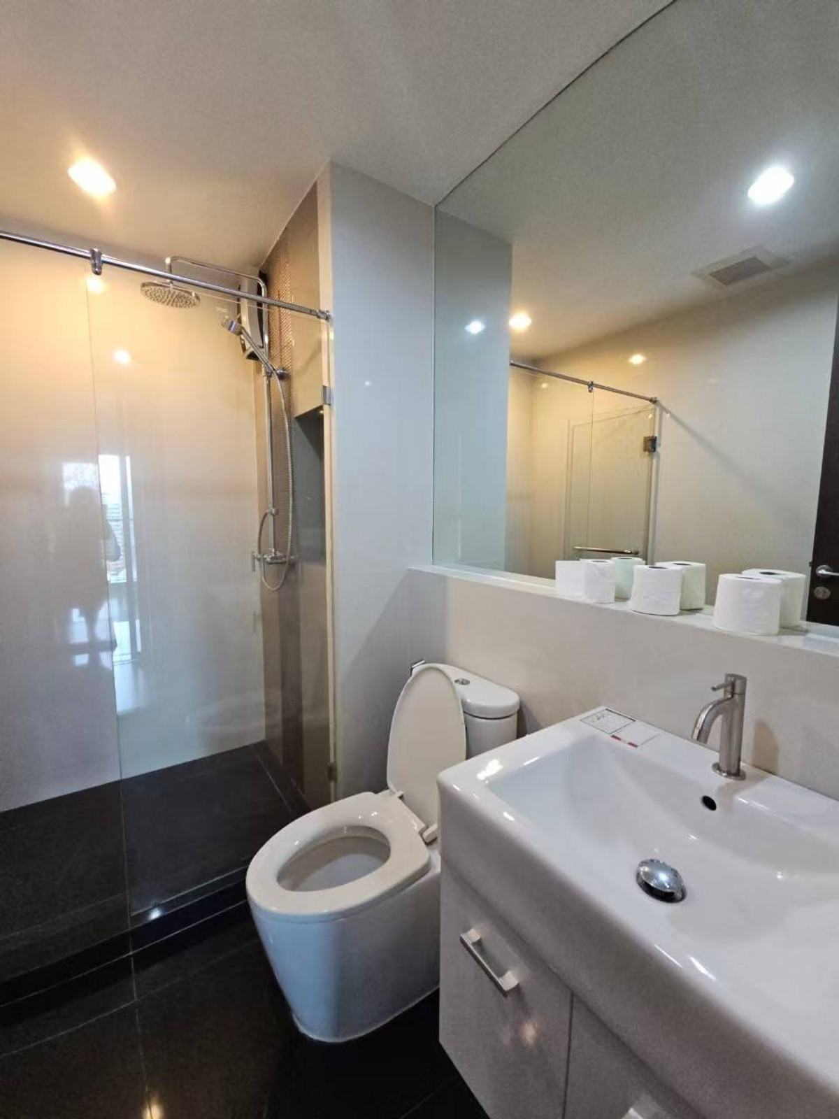 For RentCondoSathorn, Narathiwat : For rent, Rhythm Sathorn Narathiwat, north side, beautiful view, 38 sq m, 18,000, no negotiation, minimum 1 year, contact Line ID jubilojoy1, ready to move in 15 April.
