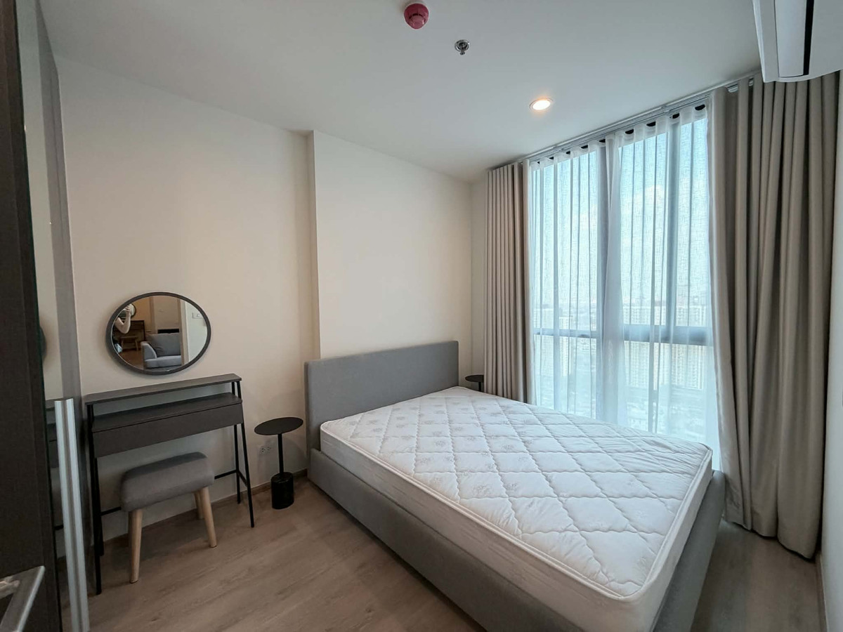For RentCondoRama9, Petchburi, RCA : 2 Bed 2 Bath W/Larger Livingroom for rent at Nue District R9 condo just beside MRT Rama9