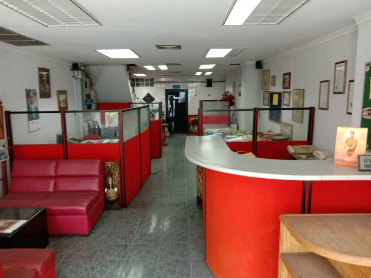 For SaleHome OfficeLadprao, Central Ladprao : 96382 - Home office for sale and rent, Nakniwat 2, 6 work rooms, 3 bathrooms, office furniture with 240 sq m, width 4.6*16 meters.