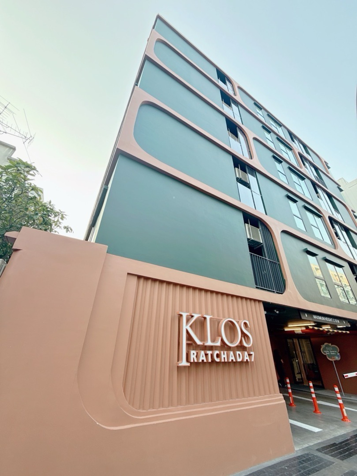 ขายคอนโดรัชดา ห้วยขวาง : 𝐅𝐑𝐄𝐄 เงินดาวน์ 𝐎 บาท 𝐊𝐋𝐎𝐒 𝐑𝐀𝐓𝐂𝐇𝐀𝐃𝐀  ผ่อนสบายๆ 𝟖,𝟗𝟎𝟎/เดือน ห้องใหม่ จากโครงการโดยตรง 