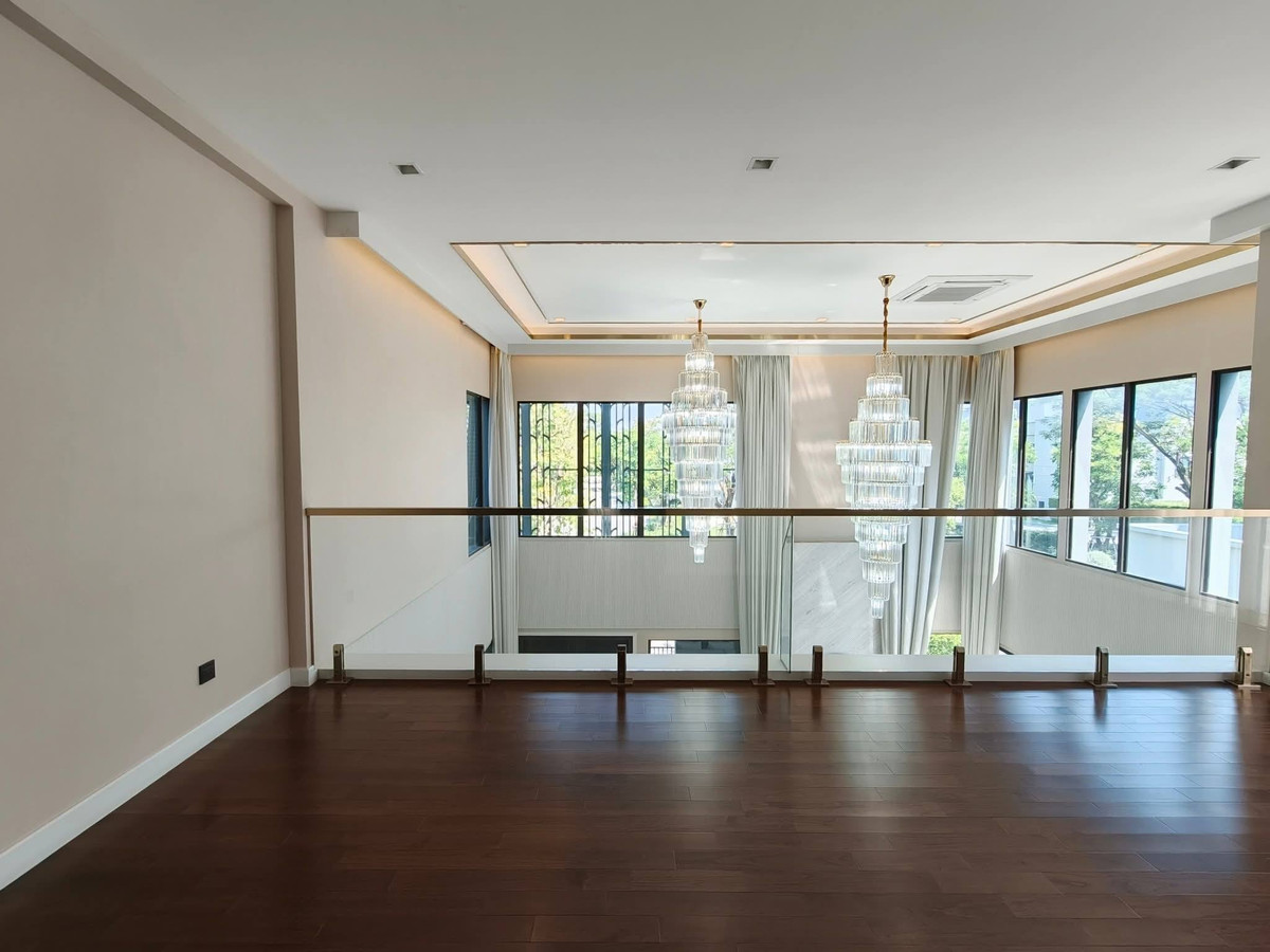 ขายบ้านพัฒนาการ ศรีนครินทร์ : Grand Bangkok Boulevard East Rama 9 บ้านเดี่ยวหรู 3 ชั้น พื้นที่ใช้สอย 827 ตร.ม. พร้อมเฟอร์นิเจอร์ทั้งหลัง Please call: 082-894-4624