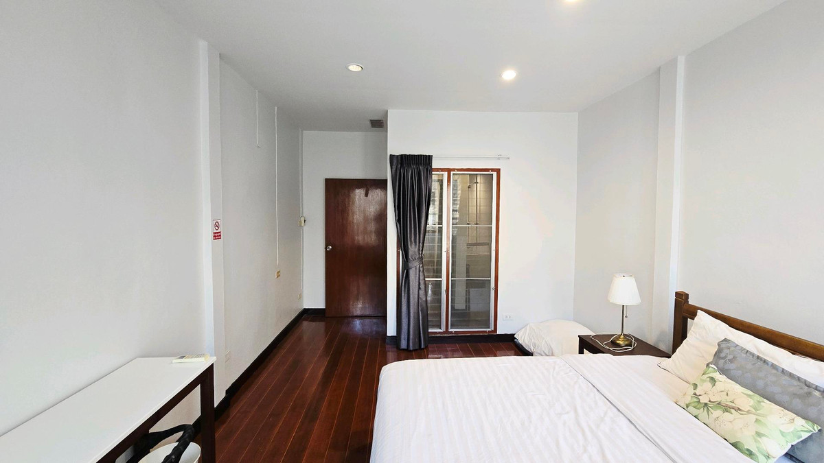 ให้เช่าทาวน์โฮมวงเวียนใหญ่ เจริญนคร : 📣 For Rent | Townhome 2 ชั้น ใกล้ BTS กรุงธนบุรี (ซอยเจริญนคร 18)
🏡 บ้านรีโนเวทใหม่ แต่งครบ พร้อมอยู่ ใกล้ไอคอนสยาม ใกล้สาทร