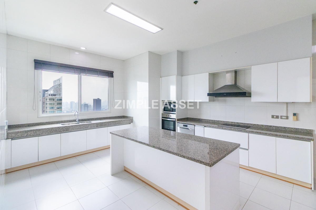For RentSukhumvit, Asoke, Thonglor : Line ID: @zimple_asset Luxury aprtment in center of sukhumvit. Offering premium facilities for an elevated living experience. Surrounded by leading shopping malls in a prime location.