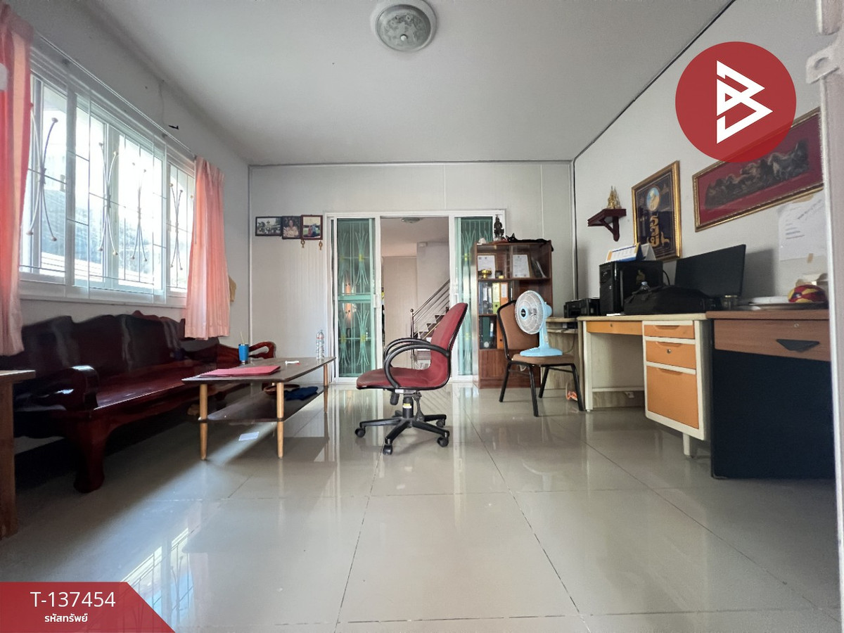 For SaleTownhomeSamut Prakan,Samrong : Townhouse for sale Manthakarn Ville Village, Bang Phli-Tamru, Samut Prakan