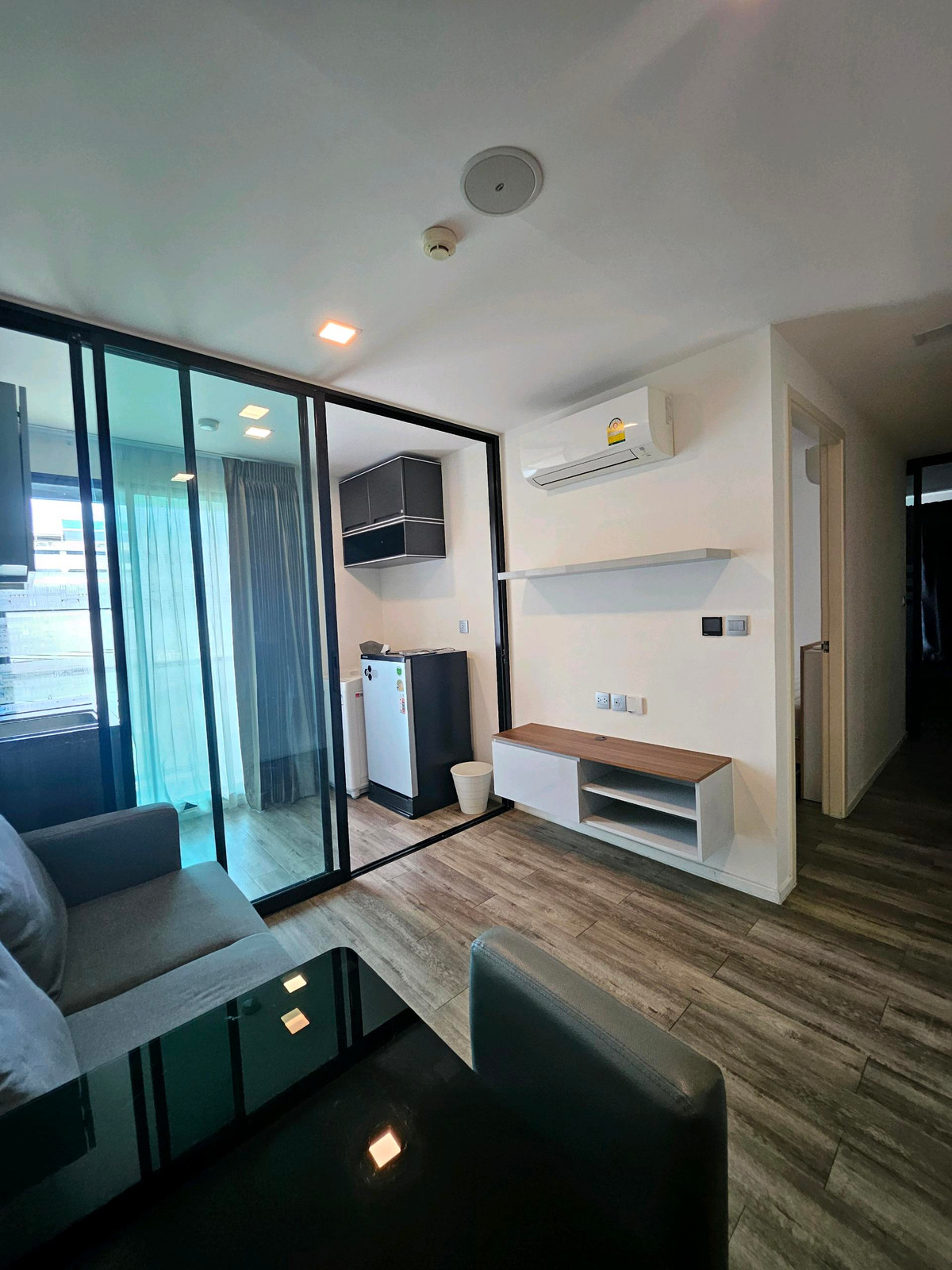 ขายคอนโดรัชดา ห้วยขวาง : ขายห้องมุม 2ห้องนอน ชั้น3 ราคา3.9ล้าน พร้อมเฟอร์นิเจอร์ เข้าอยู่ได้ทันที