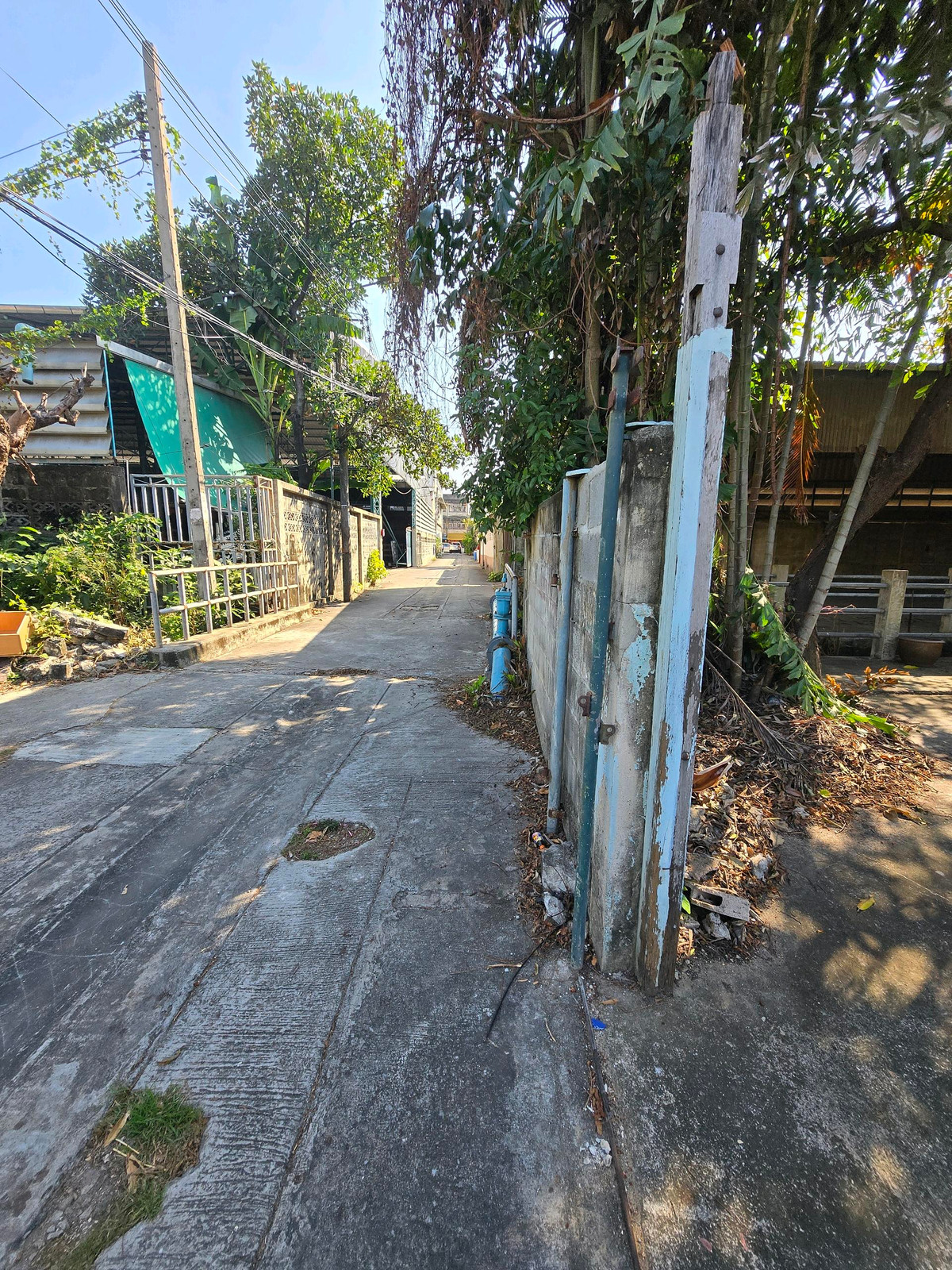 ขายที่ดินปิ่นเกล้า จรัญสนิทวงศ์ : ที่ดินแปลงสวย “ใจกลางเมือง” 
จรัญสนิทวงศ์ ซอย 3 ใกล้ MRT ท่าพระ เดินทางสะดวกสุดๆ