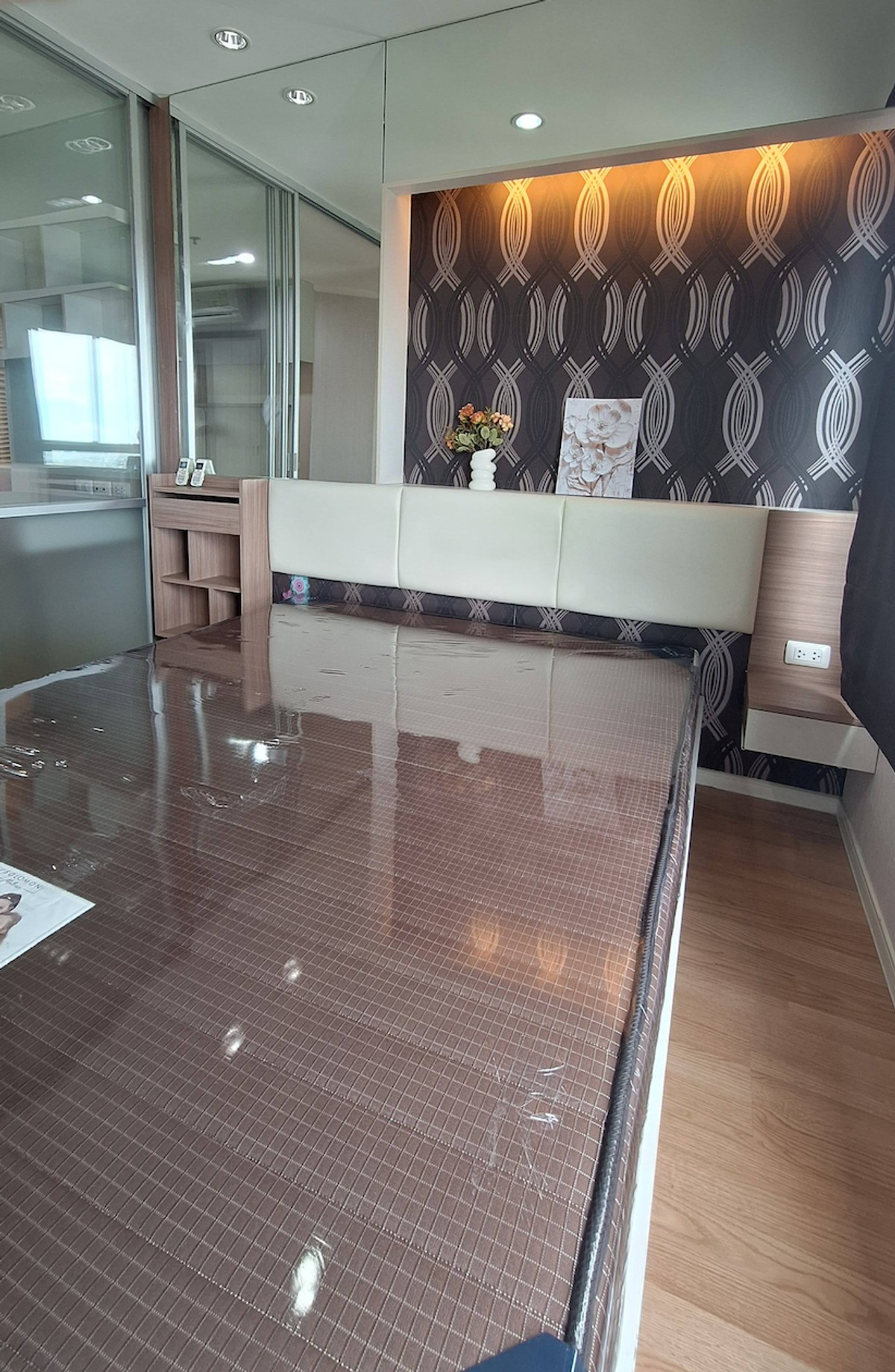 ขายคอนโดบางนา แบริ่ง ลาซาล : K-6825 ห้องเฟอร์นิเจอร์บิ้วอิน พร้อมอยู่ ชั้นสูง 🔥🔥 ขาย !!  คอนโด LPN เมกะบางนา ใกล้ IKEA เมกะบางนา