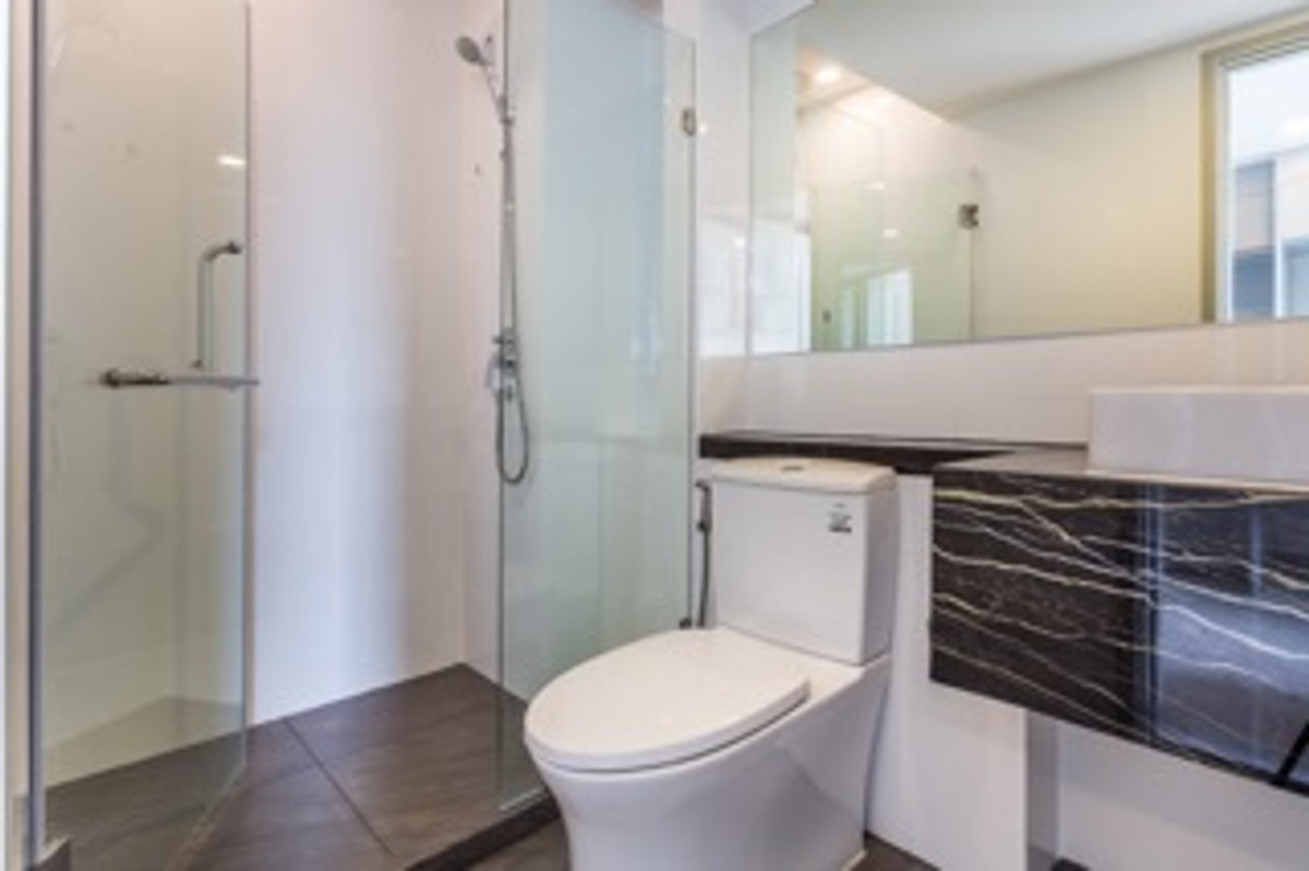 For SaleCondoKasetsart, Ratchayothin : Golden opportunity! KnightsBridge Space Ratchayothin condo, 1 bedroom, 38 sq.m., near BTS PhaholyothinPrice only 6.4 million, with complete amenities. Don't miss out!