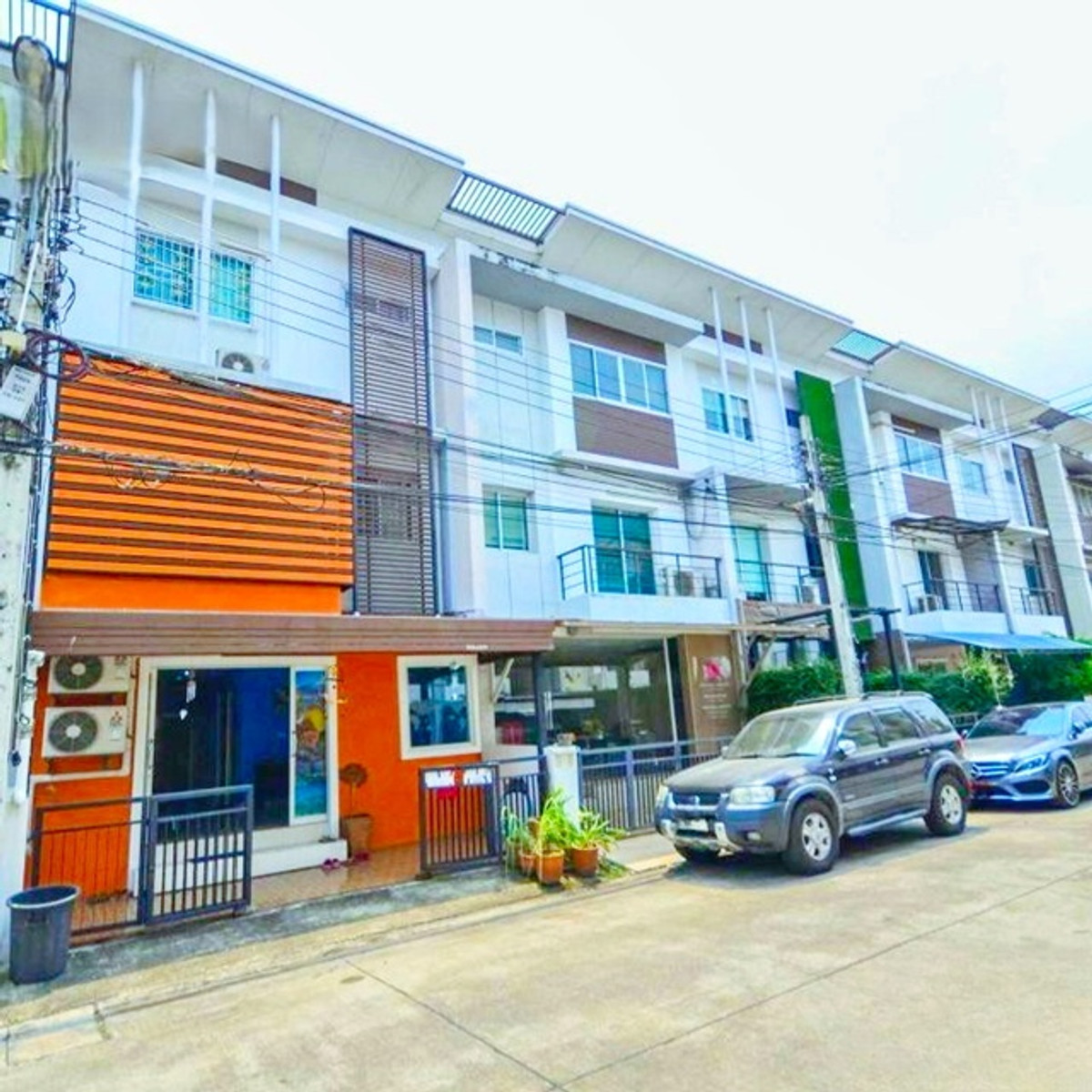 ให้เช่าทาวน์โฮมอ่อนนุช อุดมสุข : ประเวศ ตลาดเอี่ยมสมบัติ 2 กม. อ่อนนุช สุขุมวิท77 ทาวน์โฮม 3ชั้น 3นอน 3น้ำ วัดกระทุ่มเสือปลา 20ตร.ว. ARLบ้านทับช้าง 900ม. 230ตร.ม.