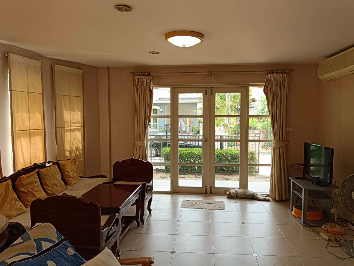 ขายบ้านราษฎร์บูรณะ สุขสวัสดิ์ : ใกล้ทางด่วนเพียง 1 กม.! มัณฑนา ธนบุรีรมย์ ทำเลดีมีทางเข้า-ออก 2 ทาง เดินทางเข้าเมืองสะดวก เพียง 15 นาที ก็ถึงพระราม3