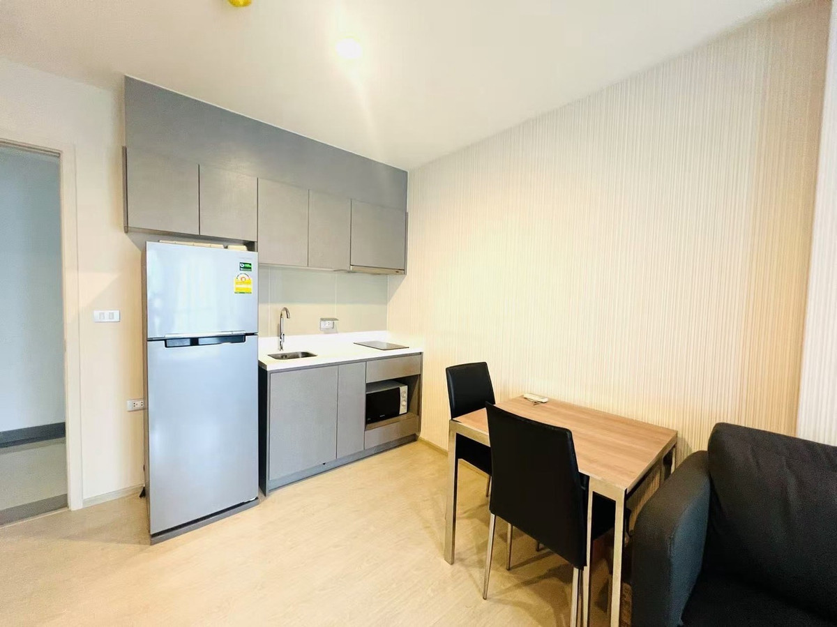 For RentCondoRama9, Petchburi, RCA : Rhythm Asoke is ready to move in with free Wi-Fi.