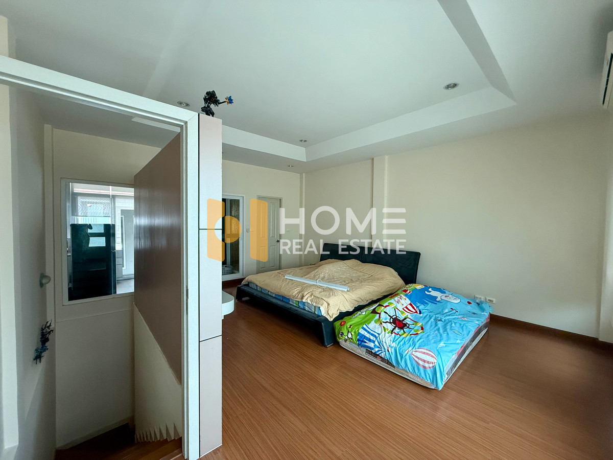 For SaleTownhomePattanakan, Srinakarin : Baan Klang Muang Urbanion Srinakarin / 3 Bedrooms (FOR SALE), Baan Klang Muang Urbanion Srinakarin / 3 Bedrooms (FOR SALE) GNG023