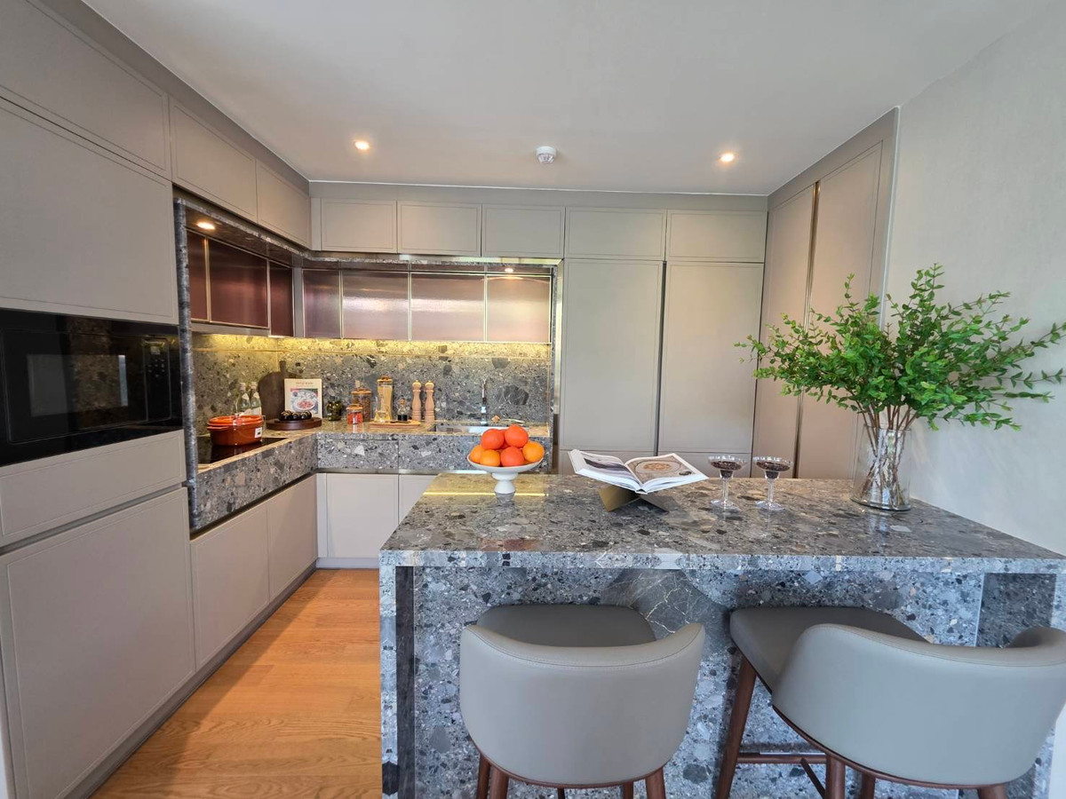 For SaleCondoSukhumvit, Asoke, Thonglor : Via 34 (Sukhumvit 34): 3bed 3bath 150.5sqm. from 41,000,000 million Am: 0656199198