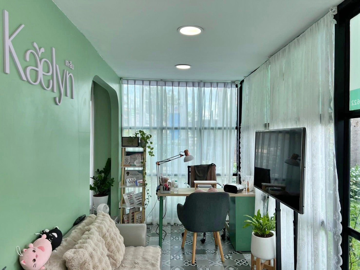 เซ้งร้านค้า/ตลาดนัดวงเวียนใหญ่ เจริญนคร : เซ้งร้านทำเล็บ ในปั้มปตท. ปัญญาอินทรา ค่าเช่าวันล่ะไม่ถึง 500 บ มีพื้นที่ข้างร้านจัดสวน