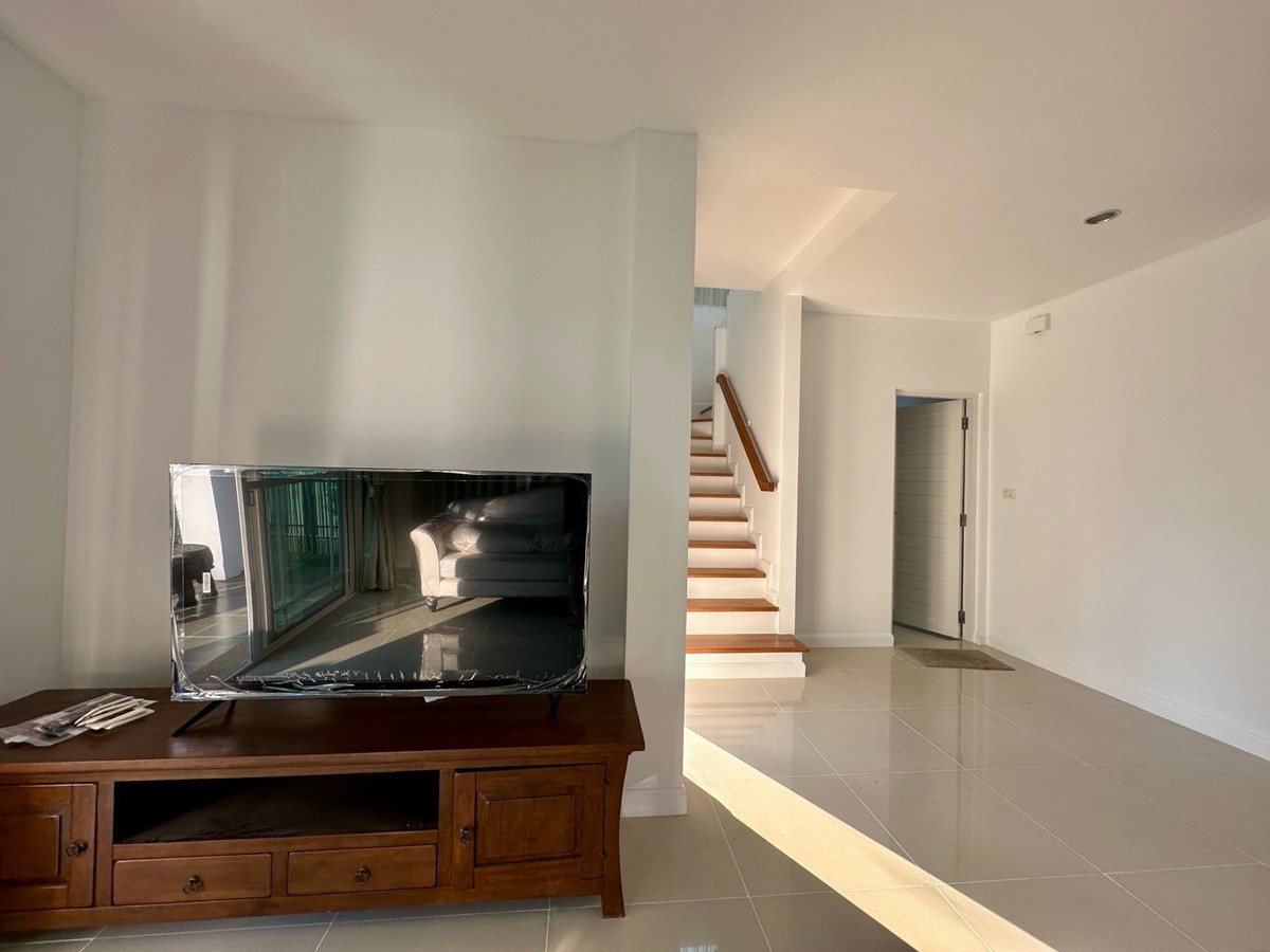 ให้เช่าบ้านลาดกระบัง สุวรรณภูมิ : 🐶 ย้ายเข้าได้ทันที! บ้านเดี่ยว 2 ชั้น พื้นที่กว้าง เลี้ยงน้องหมา-แมวได้ รับสัญญาเช่าระยะสั้น
