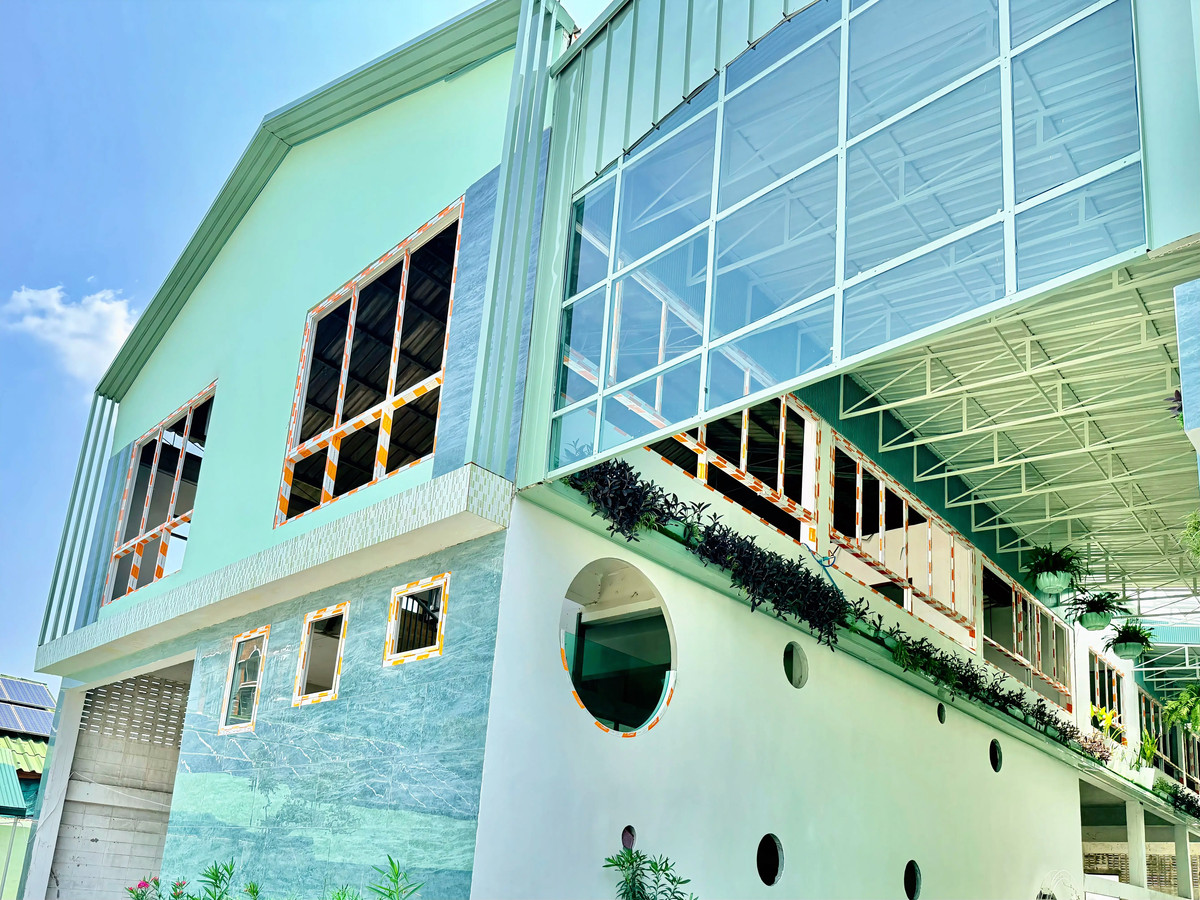 For RentOfficeRattanathibet, Sanambinna : 📢 [For Rent] Prime Office & Warehouse Complex – Rewadee Soi 7, near Nonthaburi Government Center! 🏢✨  Spacious area with versatile functions, perfect for a modern office, warehouse, or distribution center.