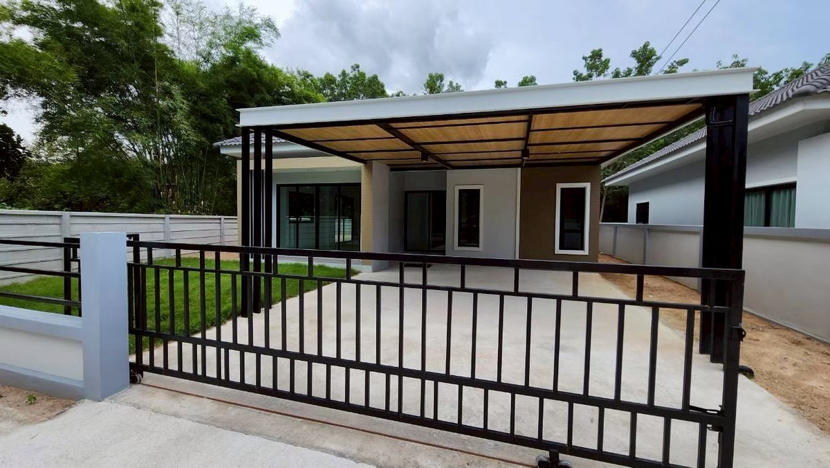 For SaleTownhomeRayong : Urgent sale, detached house, Sap Anan Living Home Village.