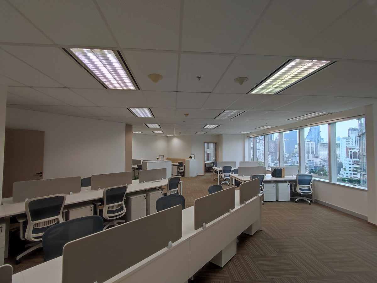 ให้เช่าสำนักงานวิทยุ ชิดลม หลังสวน : ออฟฟิศ สำนักงานให้เช่า เพลินจิต (Office For Rent) อาคาร ซีอาร์ซี ทาวเวอร์ ออลซีซั่นเพลส ( CRC Tower All Seasons Place ) พื้นที่สำนักงาน ขนาด 100 - 1,700 ตารางเมตร ราคา 990 บาท/ตร.ม. ใกล้รถไฟฟ้า BTSเพลินจิต, ถนนวิทยุ, ลุมพินี, ชิดลม, ปทุมวัน, หลังสวน
