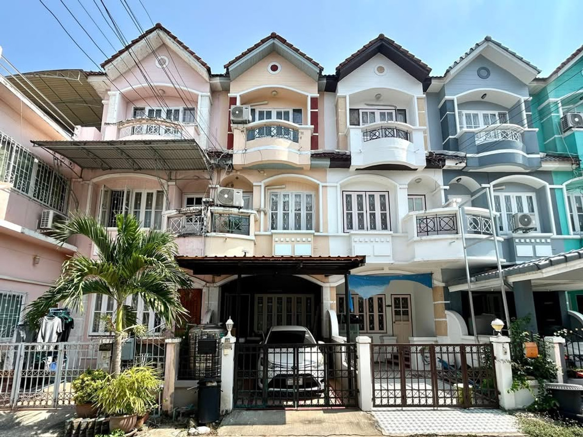 For SaleTownhomeRama5, Ratchapruek, Bangkruai : 3-story townhome for sale | Baan Narinthorn Bang Kruai-Rama 5 near Lotus Nakhon In