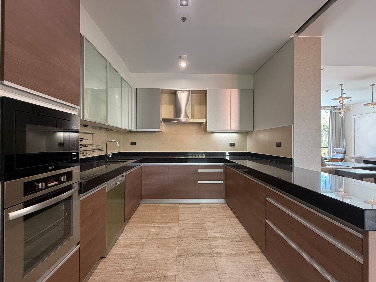 ให้เช่าคอนโดสุขุมวิท อโศก ทองหล่อ : คอนโดห้องใหญ่ 3 ห้องนอน พร้อมระเบียงกว้าง วิวสวน  ใกล้อโศกและพร้อมพงศ์