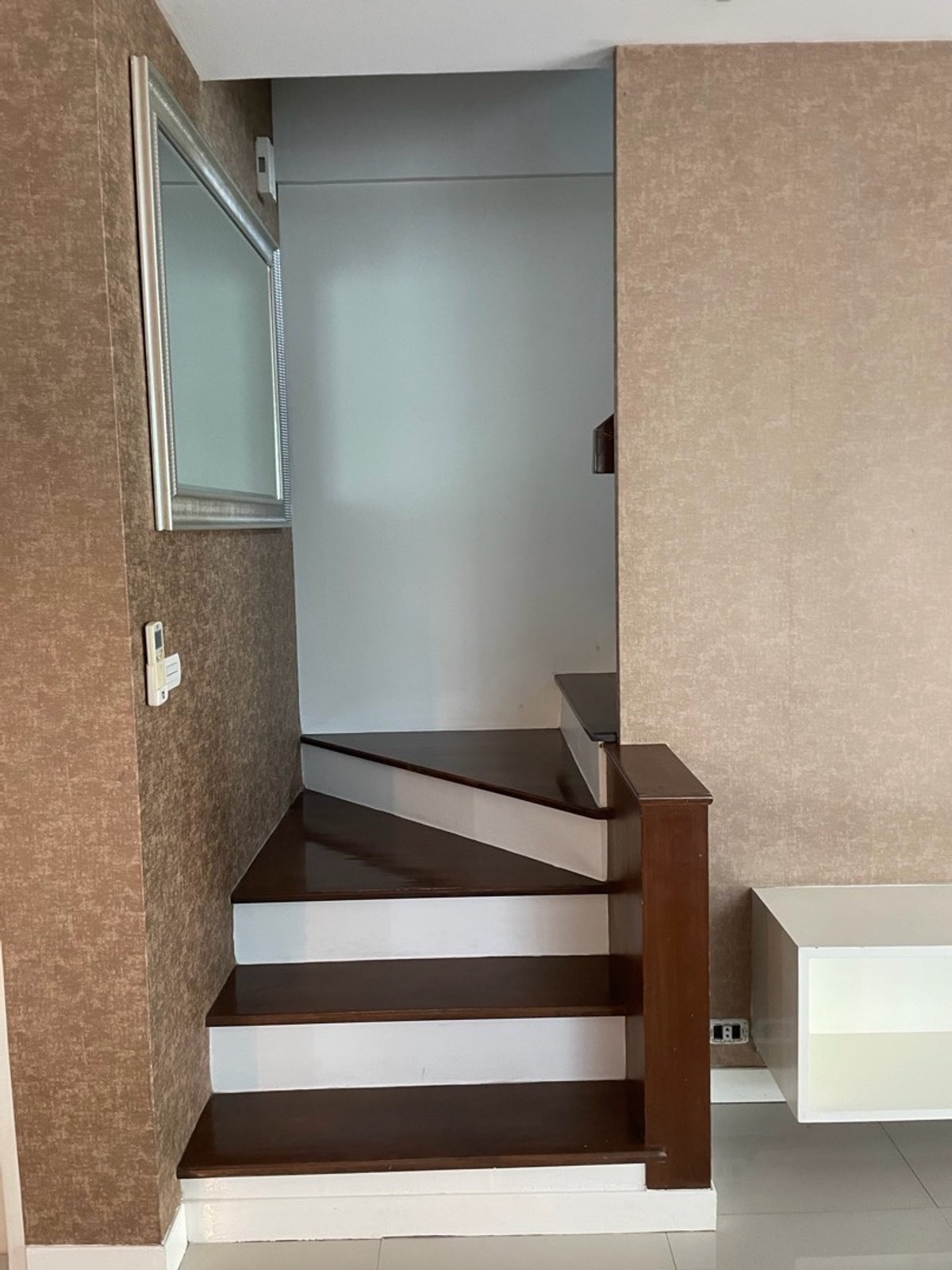 For RentTownhomePattanakan, Srinakarin : 3-story townhome for rent in Krungthep Kreetha Soi 7, near Samitivej Hospital. Srinakarin and Wellington International School 🏫