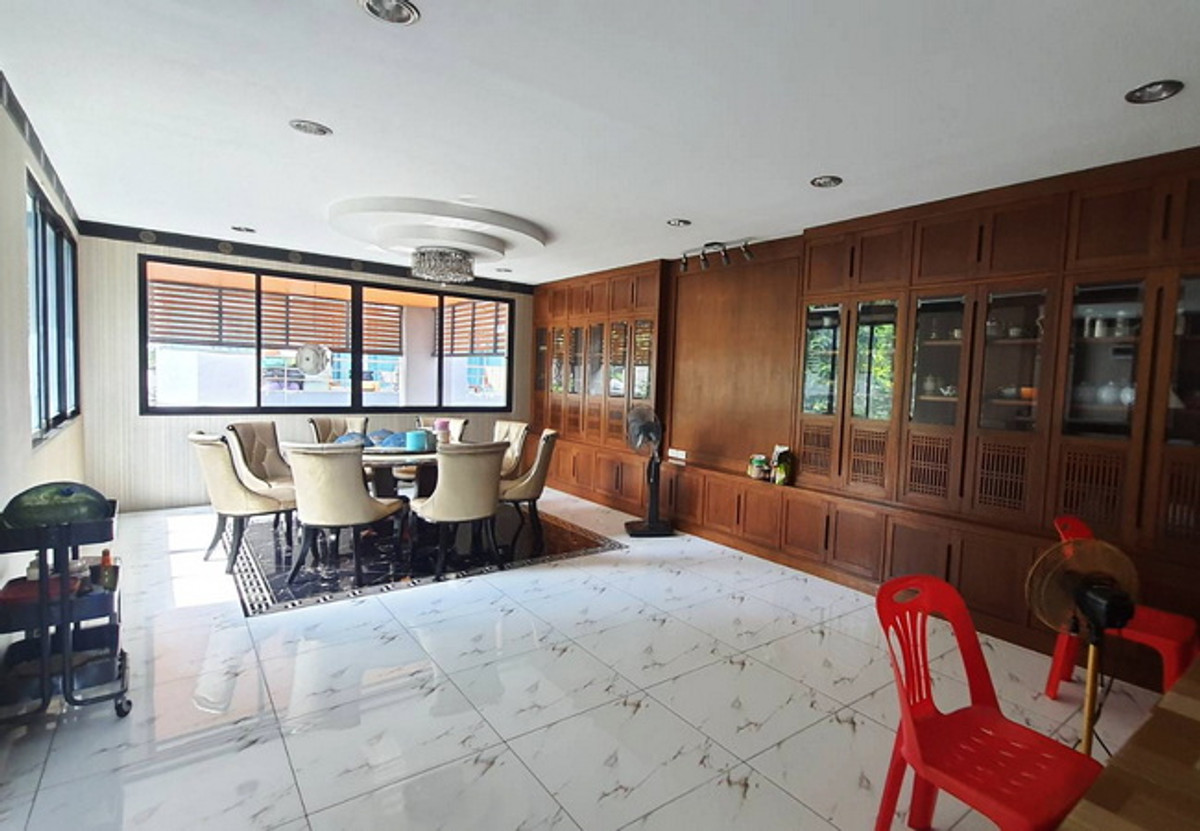For SaleHome OfficeRatchathewi,Phayathai : Home office for sale, Soi Mo Leng, Ratchaprarop Road, Ratchathewi, Bangkok, area 107 sq m, 3 floors, 7 bedrooms, 8 bathrooms, price negotiable.