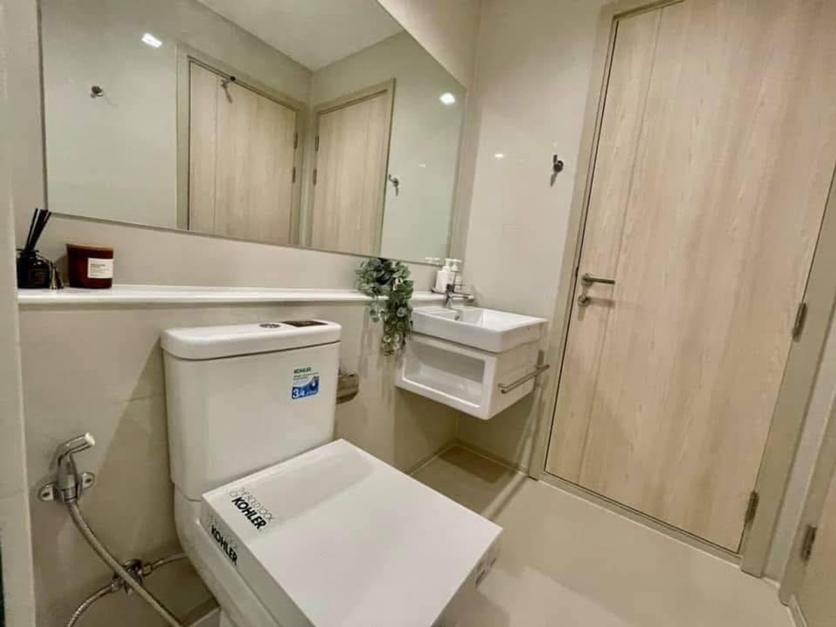 For RentCondoWitthayu, Chidlom, Langsuan, Ploenchit : ⭐️ Life One Wireless ⭐️ 2 Bed 2 Bath, luxury room, fully decorated. There is complete furniture ready to move in.
