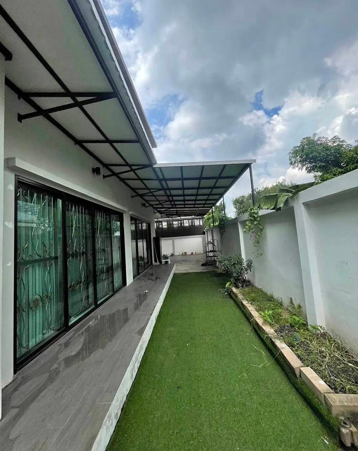 ให้เช่าบ้านปิ่นเกล้า จรัญสนิทวงศ์ : ให้เช่า หมู่บ้านสิริจันทร์ ถนน ฉิมพลี บ้านเดี่ยว 2 ชั้นครึ่ง 4 ห้องนอน 4 ห้องน้ำ จอดรถ ได้ 4คัน บ้านสวย พร้อมอยู่